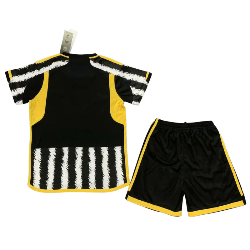Kit Infantil Juventus I 23/24 - Preto, Branco e Amarelo